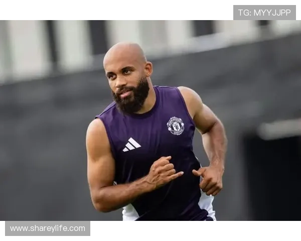 莱茵克尔称姆伯莫能适应曼联压力 并未影响其在中场表现